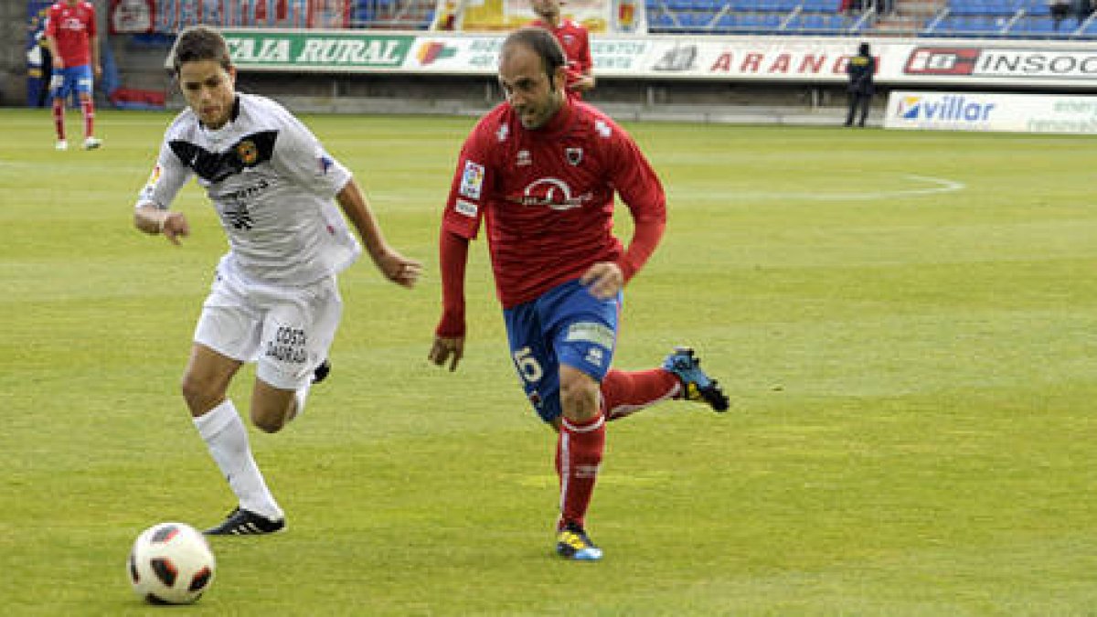 El lateral izquierdo del Numancia, Dani López. / ÁLVARO MARTÍNEZ-