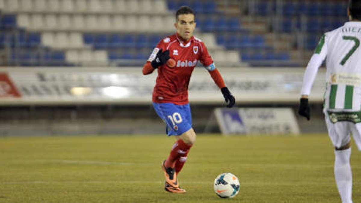 Julio Álvarez entrenó ayer con el grupo y puede ser hoy de la partida. / DIEGO MAYOR-
