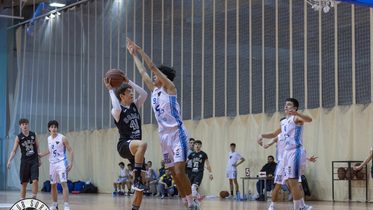 El júnior Marc Isern (dorsal 41) jugó en Palencia al día siguiente de su partido con el CSB Campofrío B. HDS