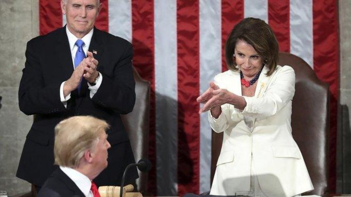 Pelosi y Trump en el Congreso en febrero de este año.-AP / ANDREW HARNIK