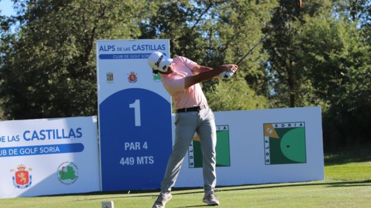 Daniel Berná opta este sábado a ganar su primer Alps Tour y lo quiere hacer en su casa del Club de Golf Soria en Pedrajas. Agencia Ítaca
