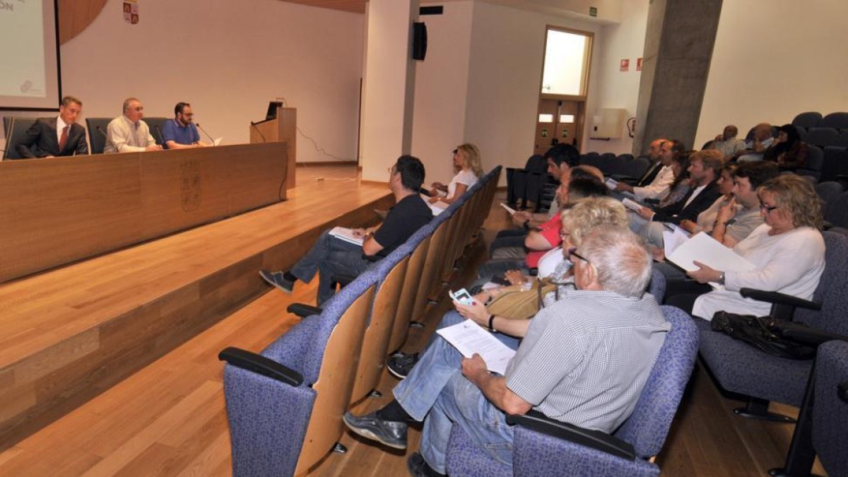 Asistentes a la asamblea de la UGAM-V.G.