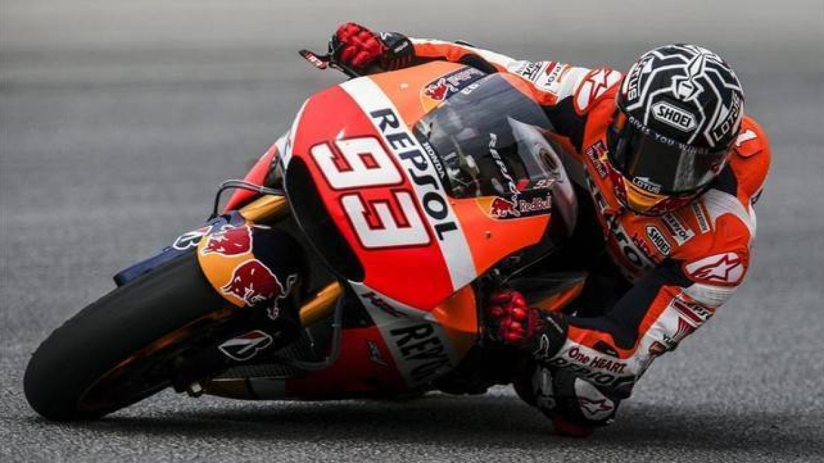 Marc Márquez durante el último test de Sepang, este viernes.-Foto: EFE / AZHAR RAHIM