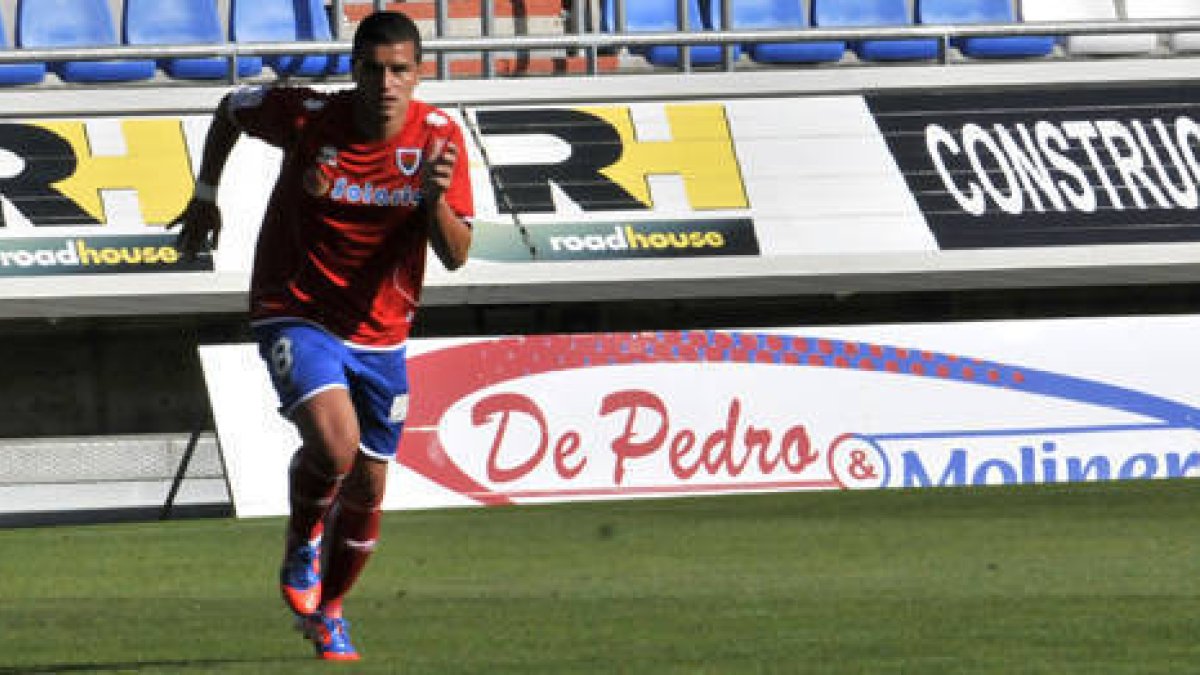 Airam Cabrera sufre molestias en los isquiotibiales. / DIEGO MAYOR-