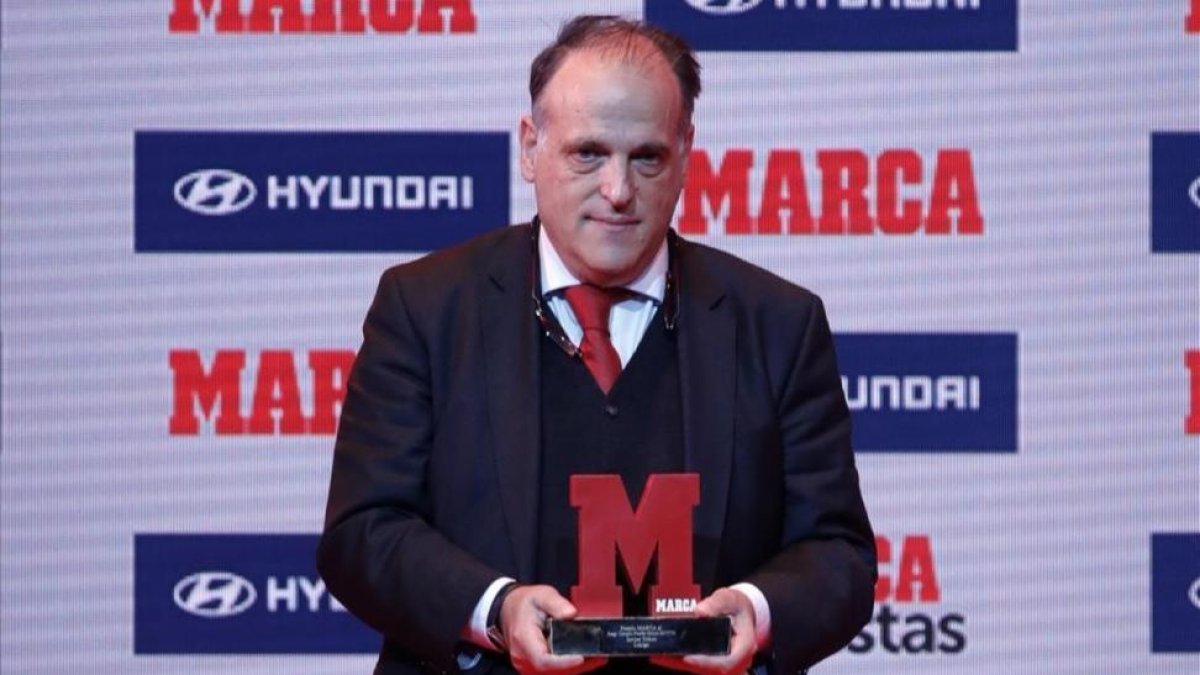 Javier Tebas fue galardonado con el Premio al Juego Limpio de Marca.-EFE / JUANJO MARTIN