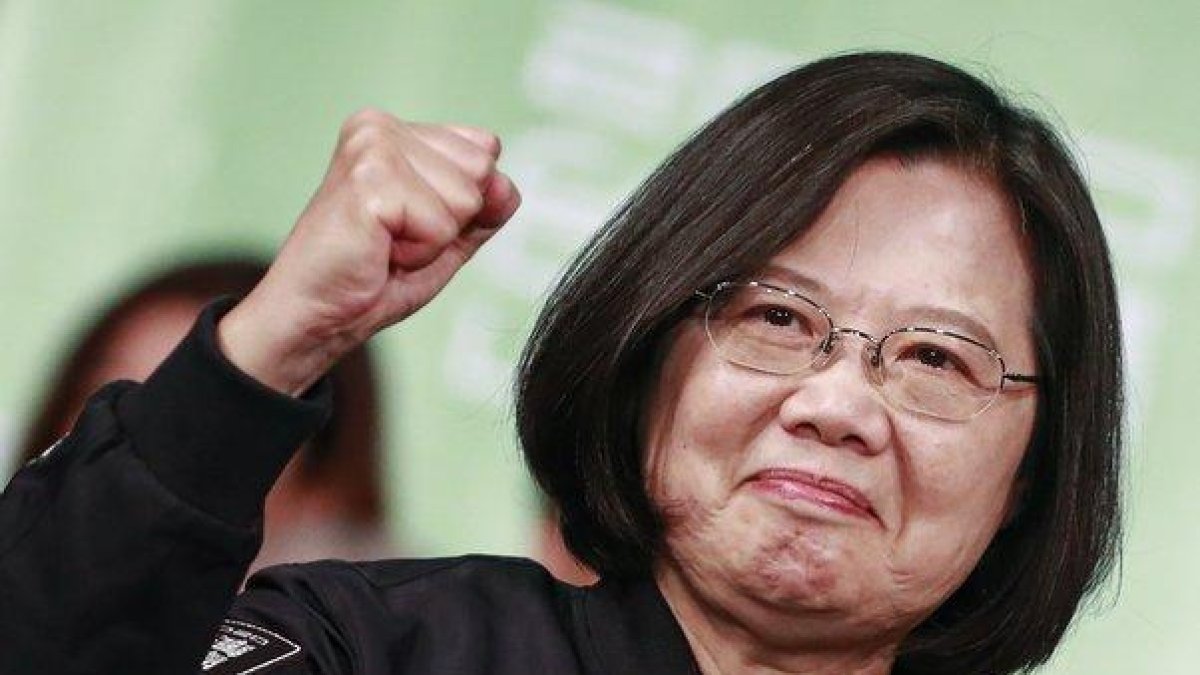 La política Tsai Ing-wen celebra su reeleción como presidenta de Taiwán.-HOW HWEE YOUNG (EPA)