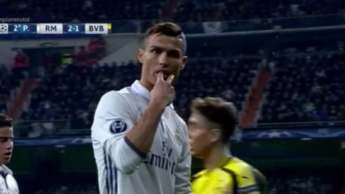 El gesto polémico de Cristiano Ronaldo, en el Bernabéu.-