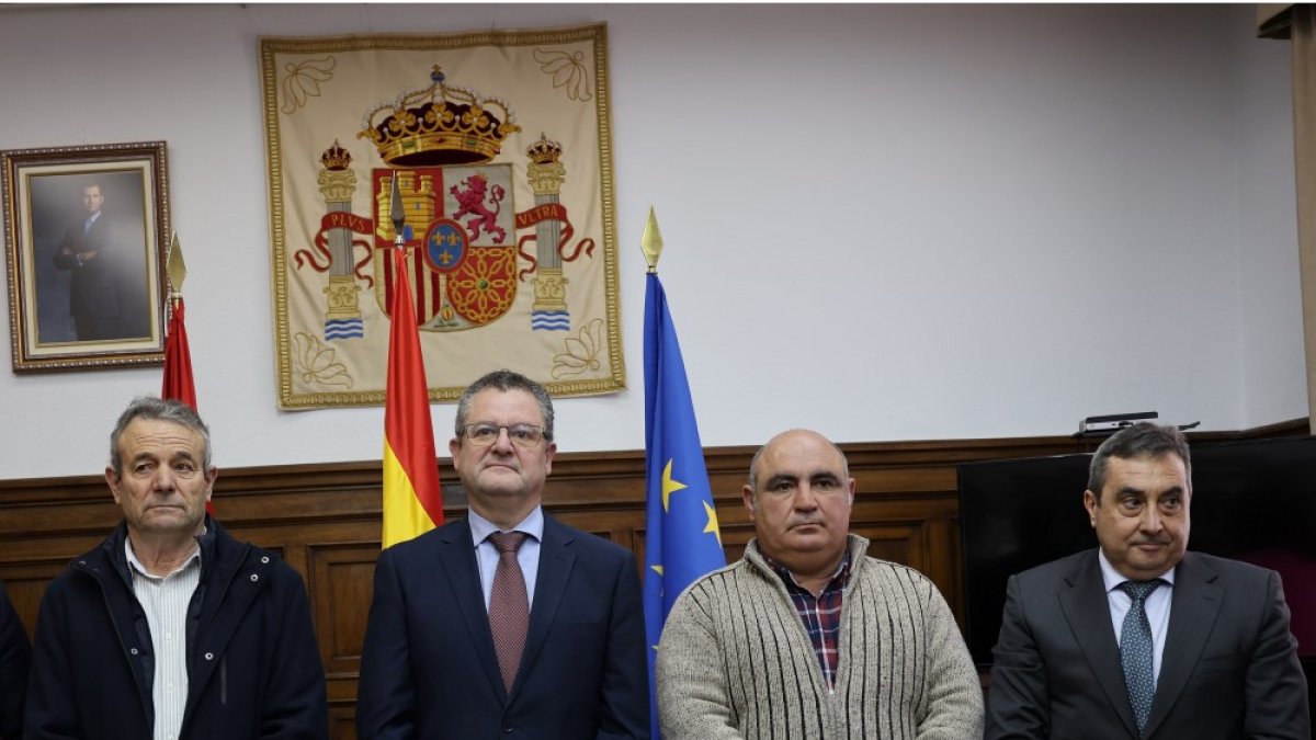 Firma del convenio para la modernización del canal de Ines y Eza. HDS