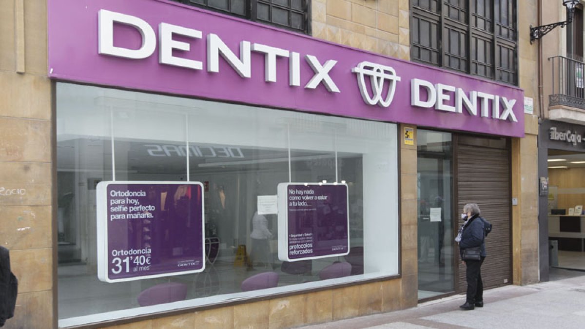 Exterior de las instalaciones de Dentix en Soria. LUIS ÁNGEL TEJEDOR