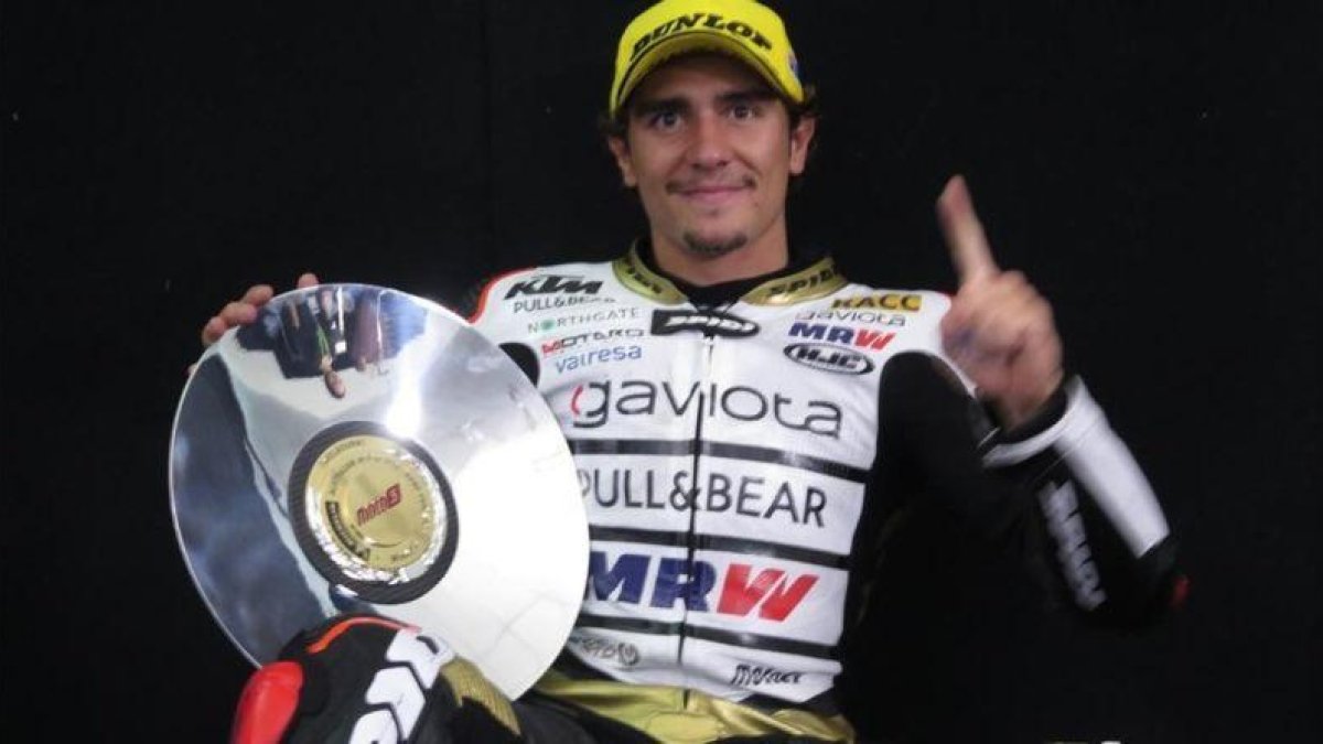 Albert Arenas, en la sala de prensa de Phillip Island (Australia) tras conseguir la victoria en Moto3.-EMILIO PÉREZ DE ROZAS