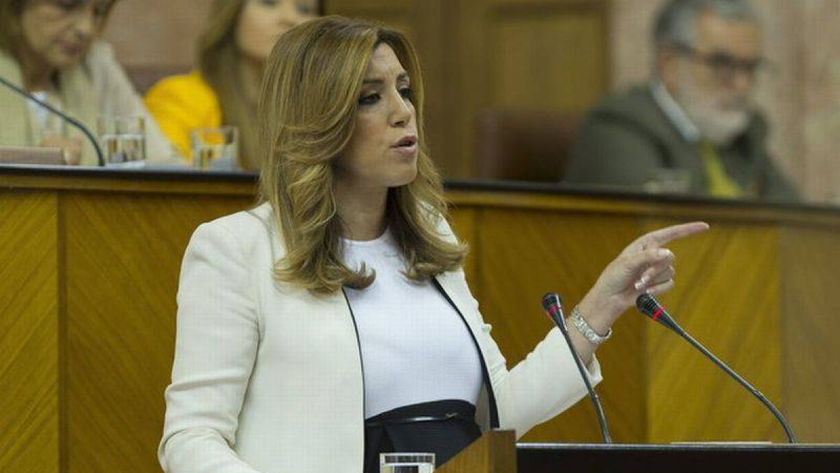 La candidata socialista para presidir la Junta de Andalucía, Susana Díaz, este martes, en el Parlamento autonómico.-Foto: EFE / JULIO MUÑOZ