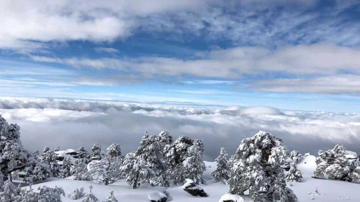 La nieve ha dejado bellas estampas en las cumbres.-AGUSTÍN SANDOVAL