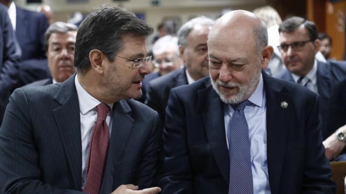 El ministro de Justicia, Rafael Catalá, y el fiscal general del Estado, José Manuel Maza, en un acto el pasado día 7 de febrero.-EFE / EMILIO NARANJO