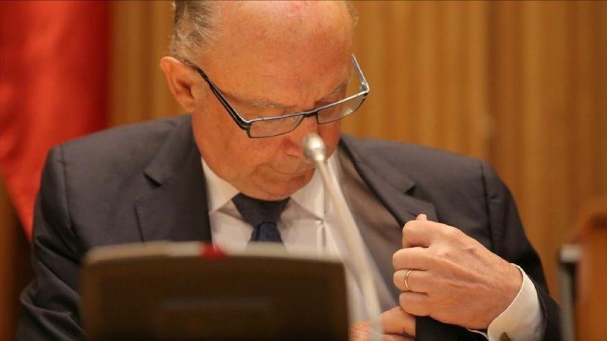 El ministro de Hacienda, Cristóbal Montoro.-JOSE LUIS ROCA