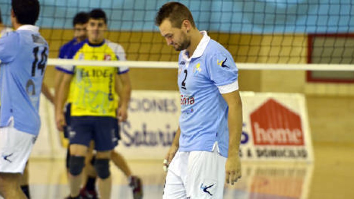 Manu Salvador sigue con molestias en el tendón de Aquiles. / DIEGO MAYOR-