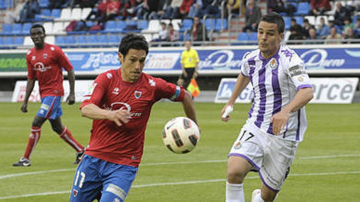 Del Pino actuará en la banda derecha ante el Xerez. / U. Sierra-