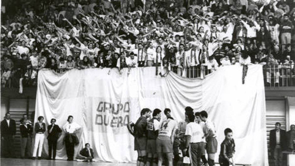 El antiguo San José en uno de los partidos disputados en La Juventud. / FERNANDO SANTIAGO-