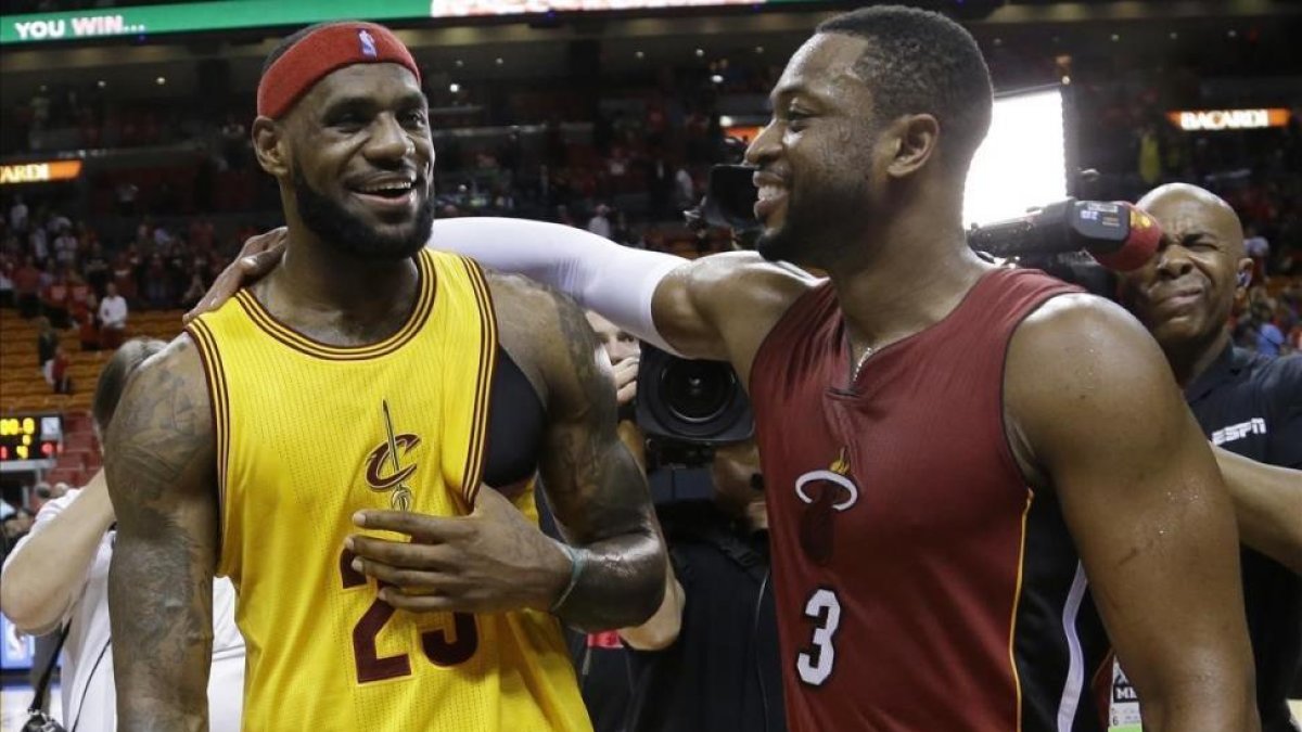 Dwyane Wade, al lado de su amigo Lebron James, en una imagen de archivo-LYNNE SLADKY (AP)