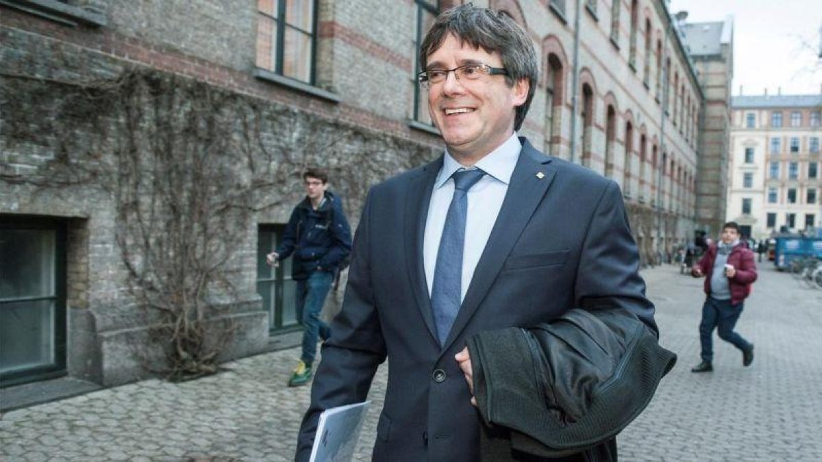 Carles Puigdemont tras la conferencia en la universidad de Copenhague.-RICARDO RAMÍREZ (EFE)