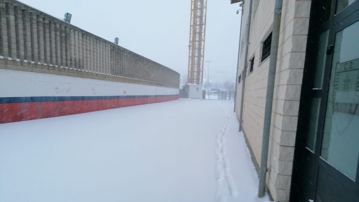 El campo amaneció con 20 centímetris de nieve.-CDN