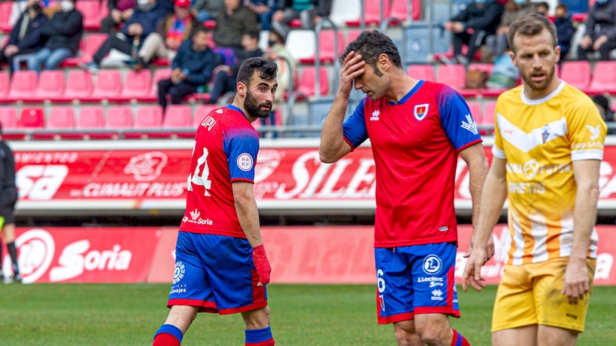 El Numancia no batió a Dorronsoro, portero del Badalona. MARIO TEJEDOR.