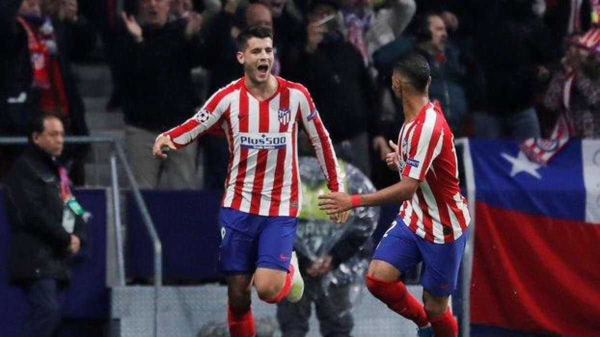 Morata (i) celebra junto a Lodi el gol del Atlético ante el Leverkusen-