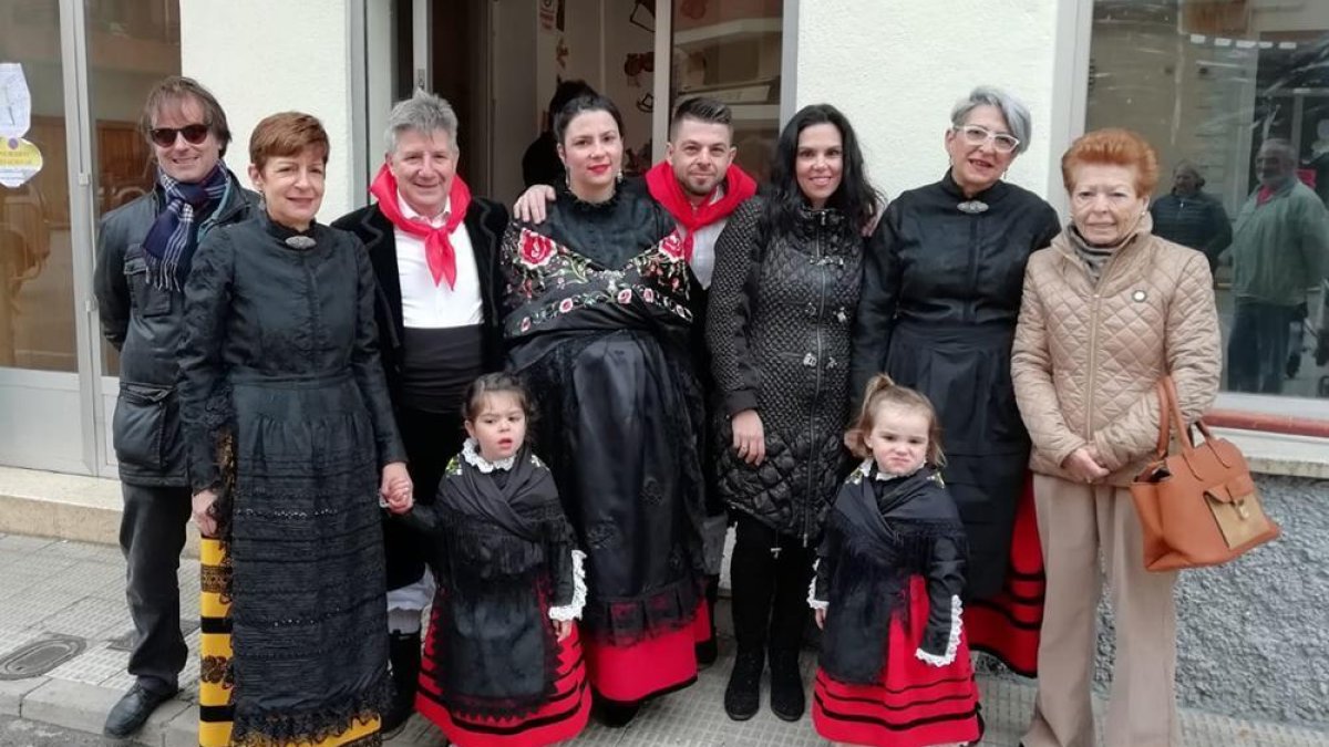 El mayordomo junto a su familia-HDS