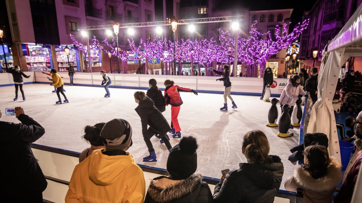 La pista de patinaje abre sus puertas. GONZALO MONTESEGURO