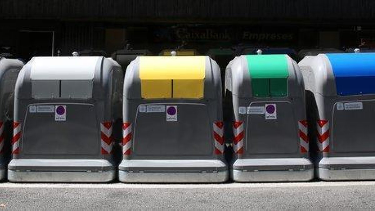 Contenedores de basura .-RICARD CUGAT