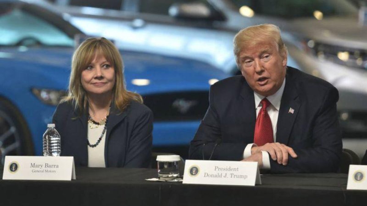 Mary Barra y Donald Trump, en una comparecencia conjunta.-
