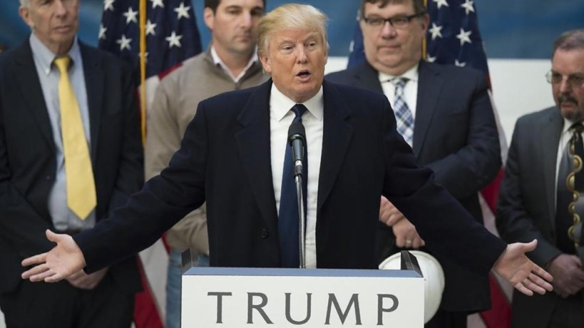 Trump habla en una rueda de prensa en el Hotel Internacional Trump, en Washington, este lunes.-AFP