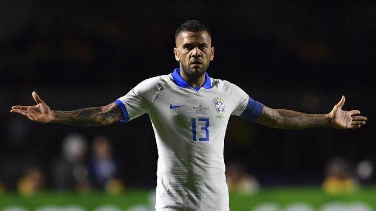 Dani Alves y Brasil vencieron en la final a Perú.-AFP