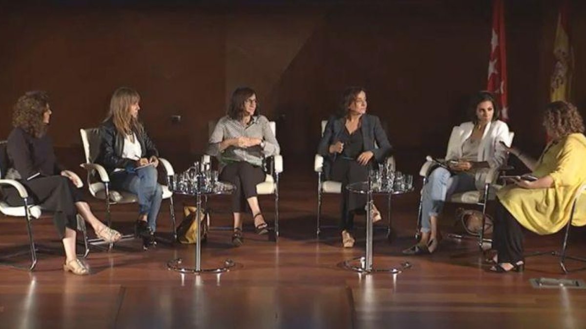 Las periodistas hablando.-EL PERIÓDICO
