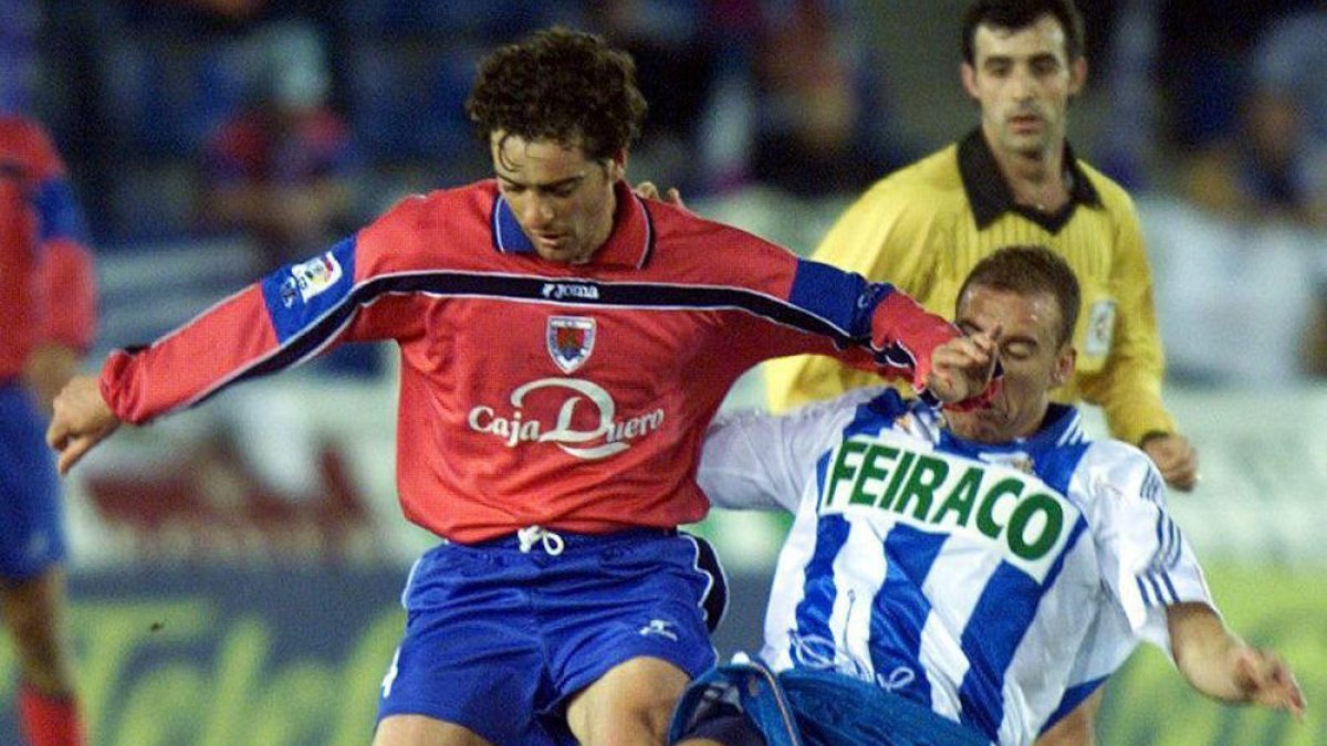 Castaño y el deportivista Jaime en los enfrentamientos entre Numancia y Dépor del curso 1999-2000. HDS