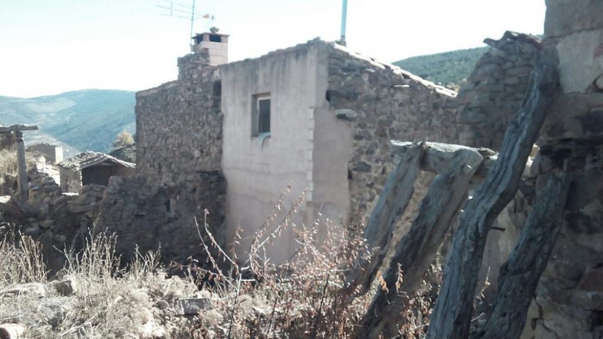 Vivienda en la que se produjo el incendio en la mañana del domingo.-DIPUTACIÓN
