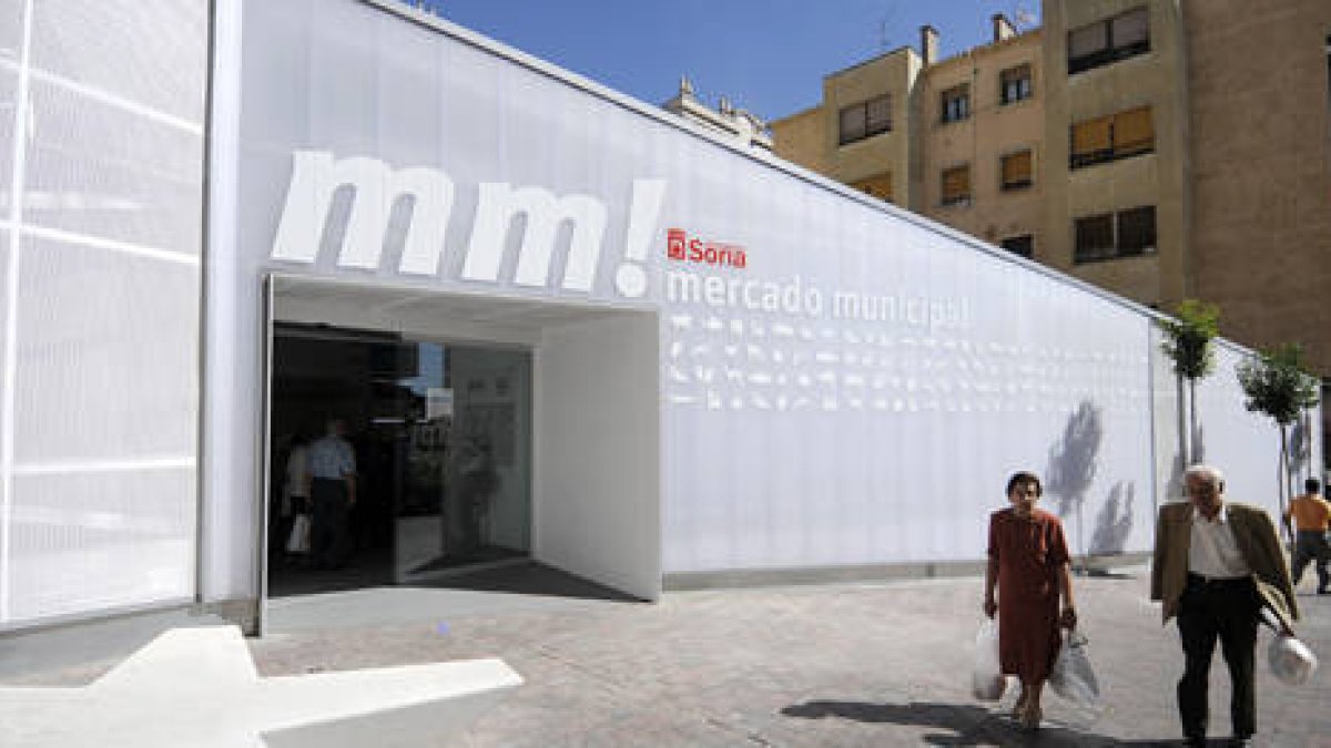 Mercado provisional de la plaza de Concepciones recientemente estrenado. / Ú.S.-