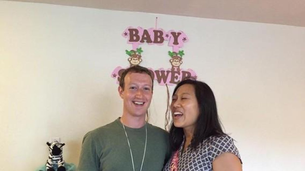 Mark Zuckerberg junto a su esposa Priscilla Chan.-FACEBOOK