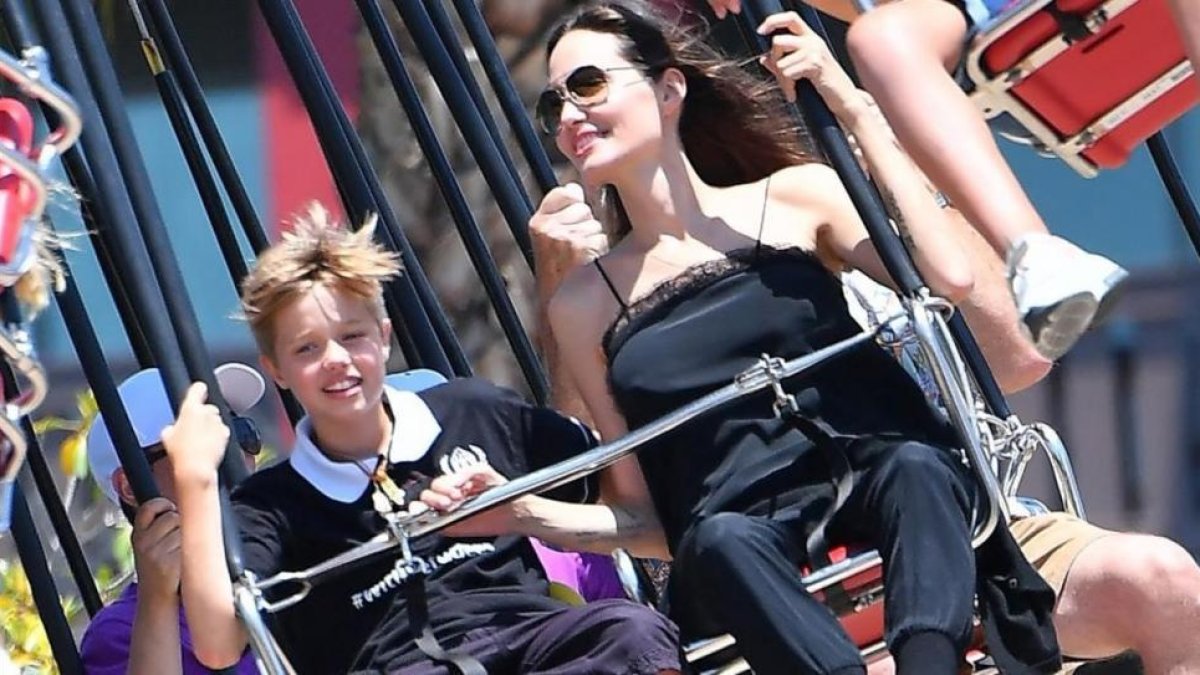 Jolie se divierte en Disneyland con su hija Shiloh.-GTRES