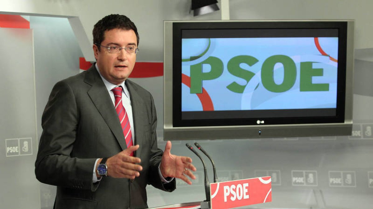 Óscar López en una rueda de prensa. Juan Lázaro / ICAL -