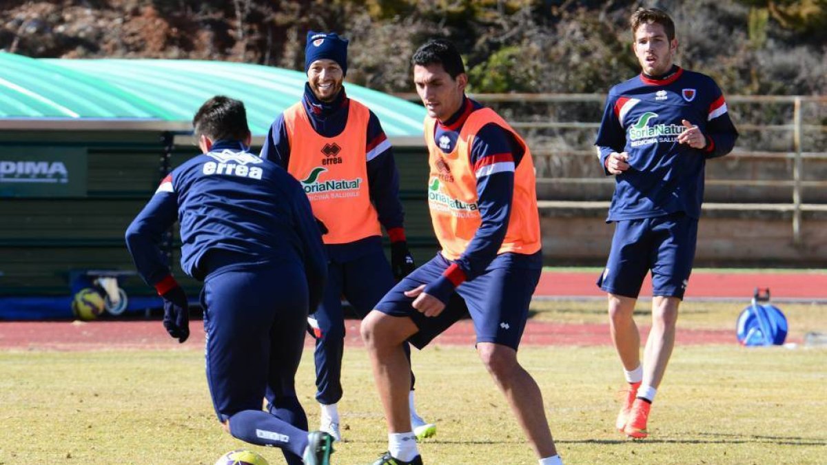 Entrenamiento del Numancia, en una imagen de archivo.-VALENTÍN GUISANDE
