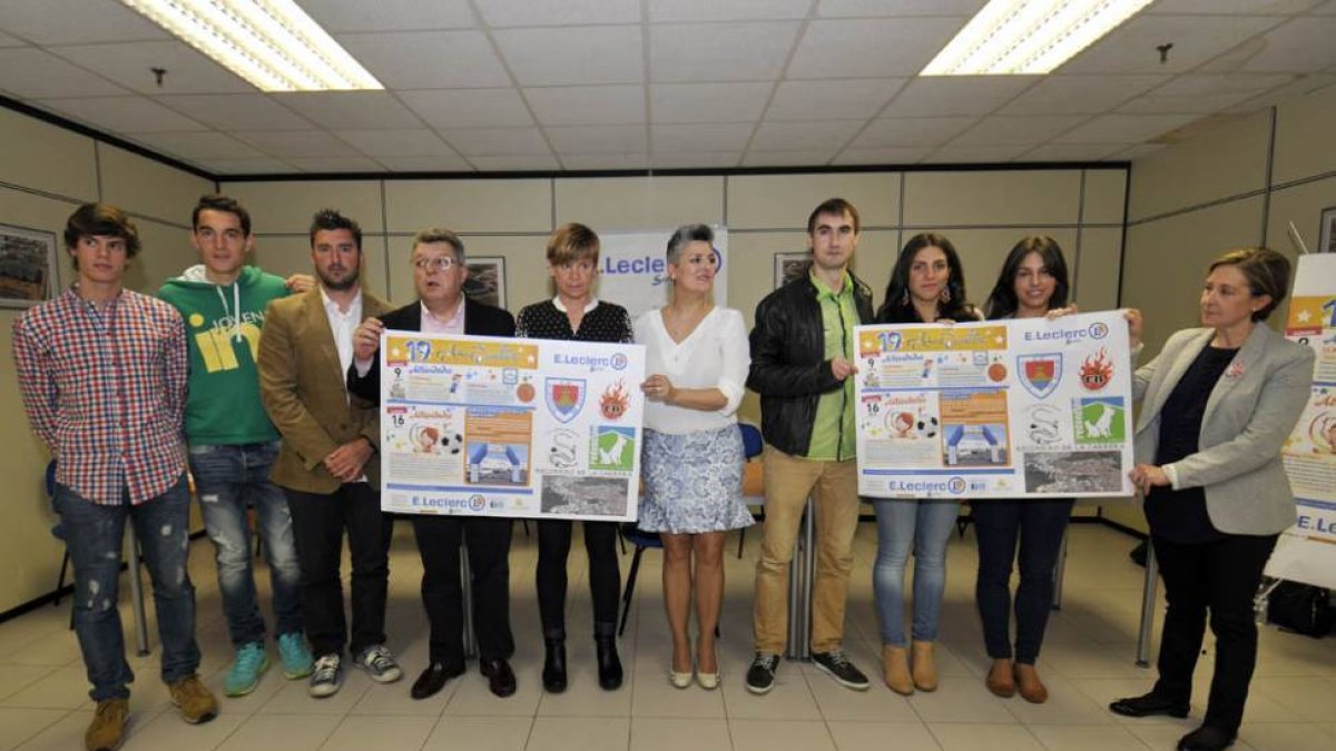 La presentación de las actividades para celebrar el aniversario de E. Leclerc tuvo lugar ayer en las instalaciones del hipermercado.-Valentín Guisande