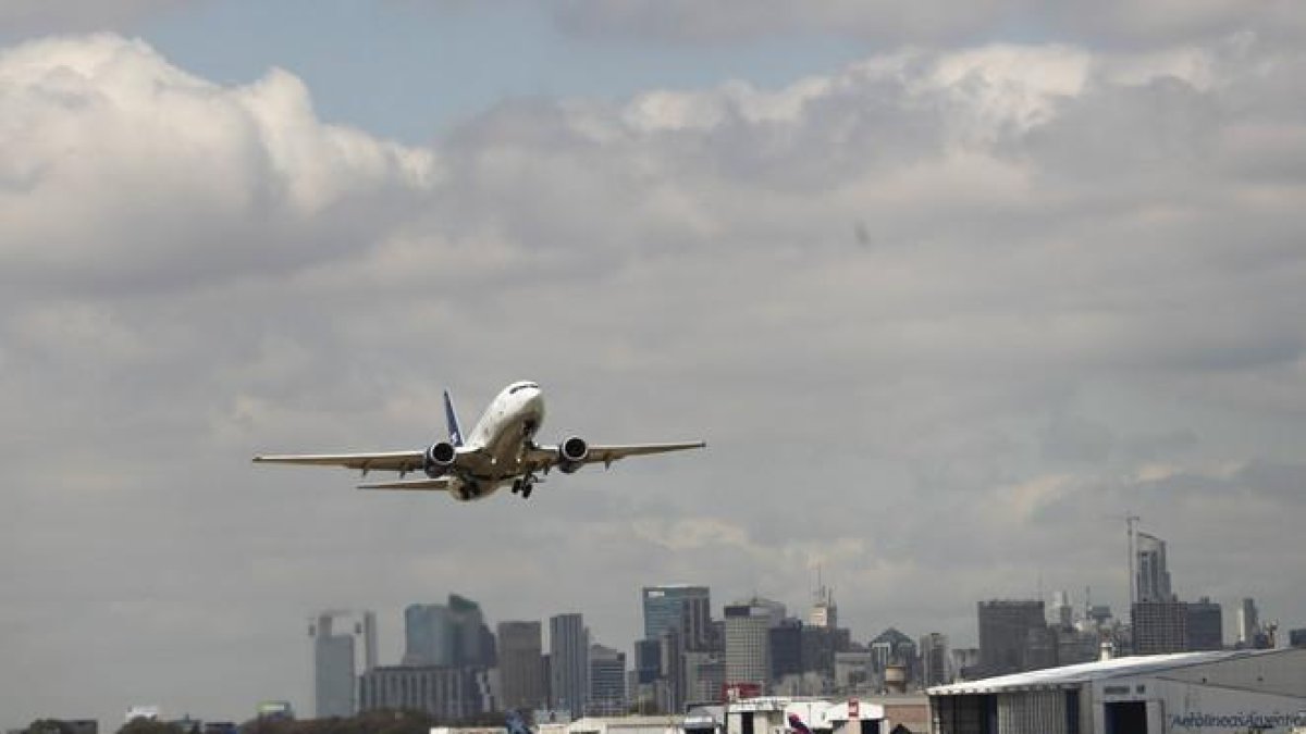 Los españoles viajan menos en viernes 13.-DAVID FERNÁNDEZ (EFE)