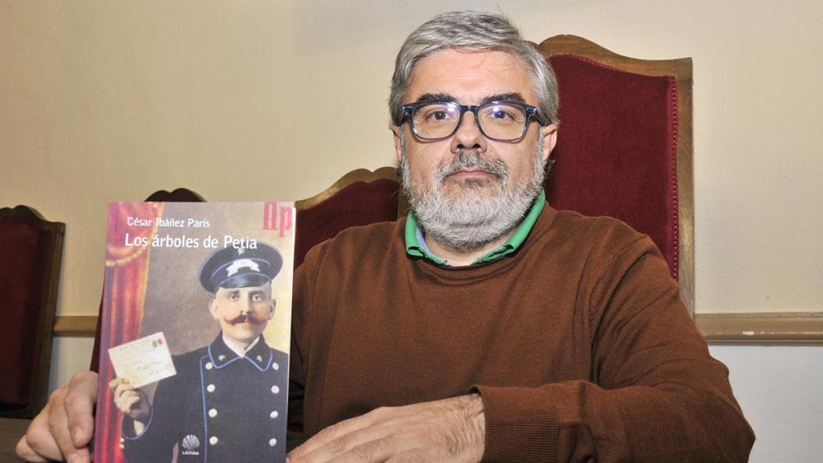 El escritor César Ibáñez durante la presentación de 'Los árboles de Petia' el pasado mes de diciembre.-Valentín Guisande