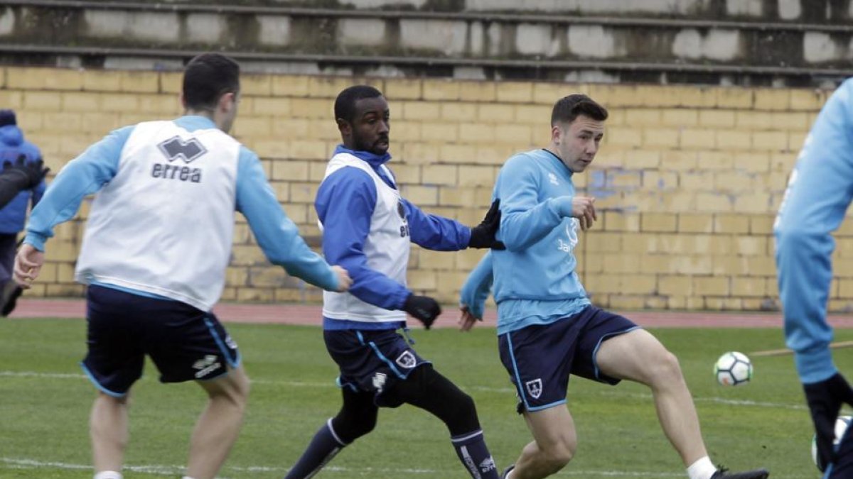 Diamanka no está descartado para el partido del domingo ante el Oviedo.-Luis Ángel Tejedor