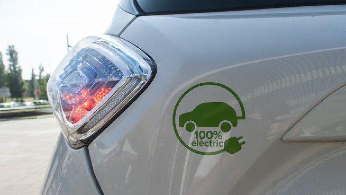 Un coche eléctrico en la Feria del Vehículo Eléctrico de Rubí.-AYUNTAMIENTO DE RUBÍ