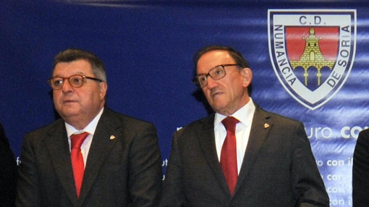 El consejero delegado Víctor Martín y el presidente del Numancia, Francisco Rubio.-Valentín Guisande