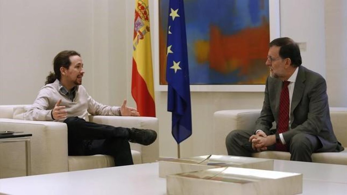 Pablo Iglesias y Mariano Rajoy, durante una reunión en la Moncloa.-DAVID CASTRO