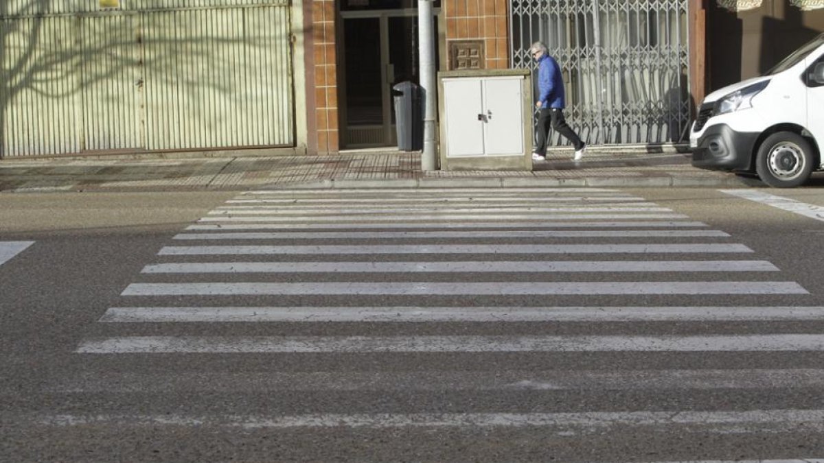 Paso de peatones en el número 58 de la avenida Valladolid-Luis Ángel Tejedor