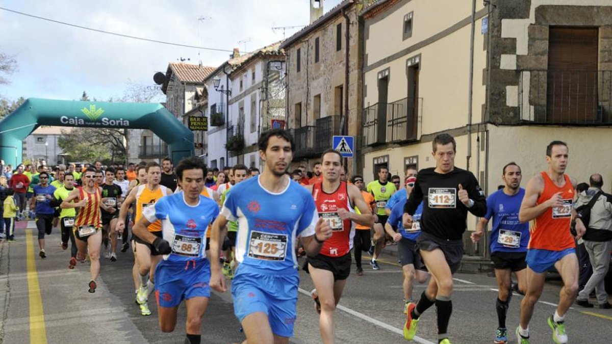 La cita ce Garray congregó a 350 corredores.-DIEGO MAYOR