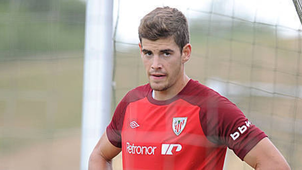 Raúl en un entrenamiento con el Athletic la pasada campaña. / El Correo-